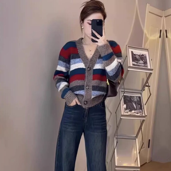 Vネックカーディガン センターボタン カーディガン デート 高級 ニッチ カーディガン 長袖 ニット かわいい 大人可愛い きれいめ シンプル カジュアル 大人 上品 おしゃれ お洒落 かっこいい