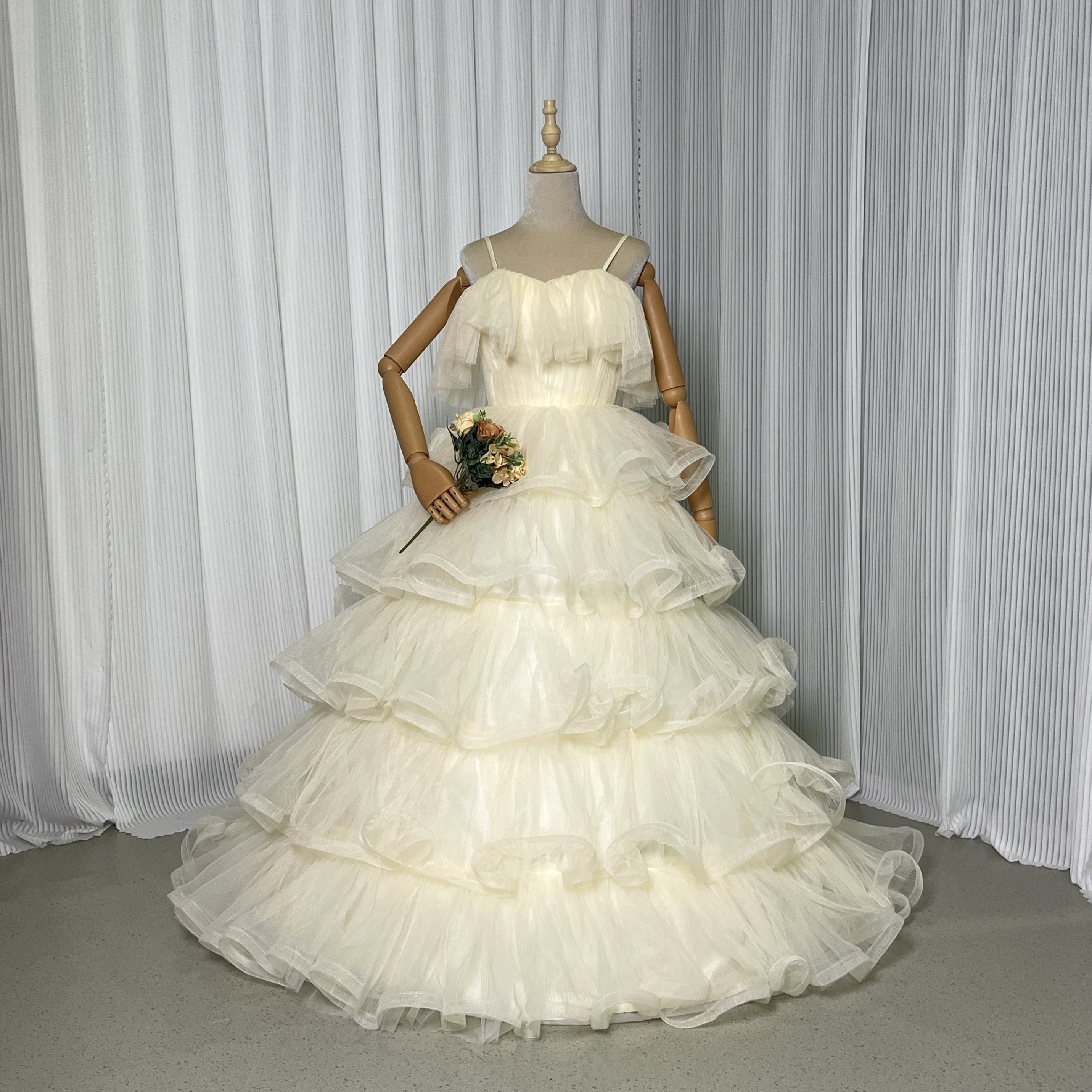 カラードレス シャンパン色 キャミソール 柔らかく重ねたチュールスカート 可愛い 編み上げ 前撮り