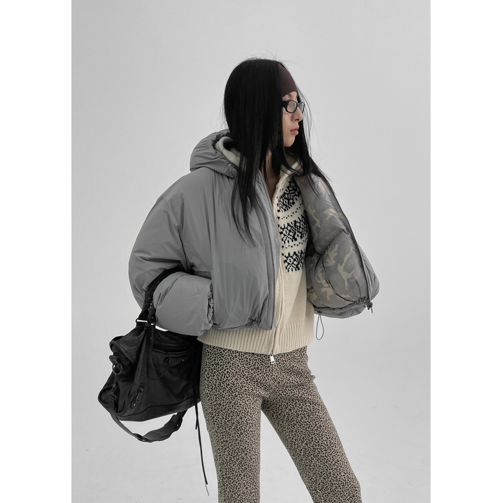 ブラックアップラインカーブリバーシブルクロップフードパッド (100% ダックダウン)