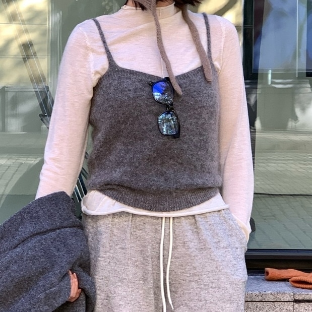 トップス キャミソール ショート丈 ウール 可愛い かわいい 大人可愛い きれいめ シンプル 上品 レトロ おしゃれ かっこいい カジュアル こなれ感 個性的 主役級 存在感 抜け感 秋 冬 9,037円