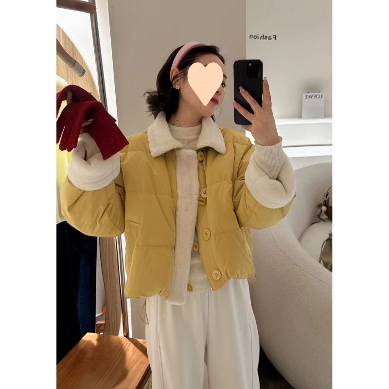 ダウンジャケット女性の短いゆったりとしたパッチワークの子羊の毛人形の襟のファッション百合小柄な白いアヒルの綿毛のコート