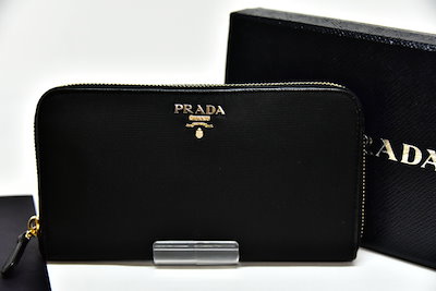 Qoo10] PRADA : 鑑定済 正規品 極美品 ラウンドジップ : バッグ・雑貨