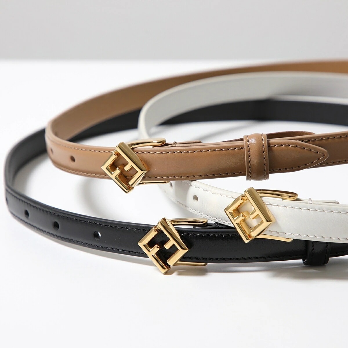 FENDI フェンディ ロマ 1925  メダル チェーンベルト 美品 FENDI フェンディ ロマ 1925 コイン メダル チェーンベルト 美品