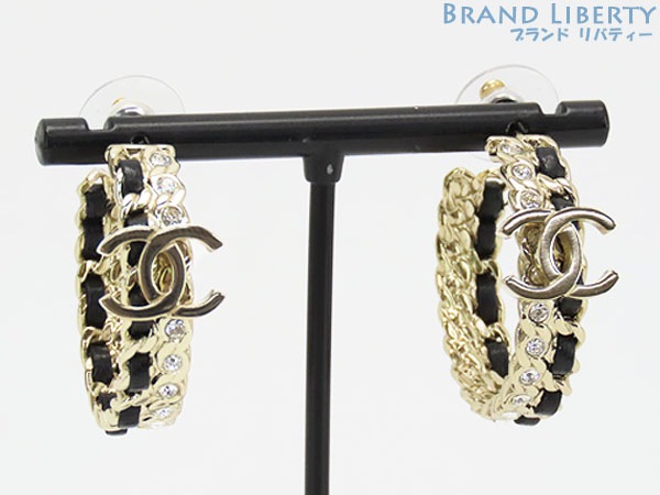超美品シャネルココマークチェーンモチーフストラスラインストーンフープピアスシャンパンゴールドブラックラムスキンAB3051 55,000円