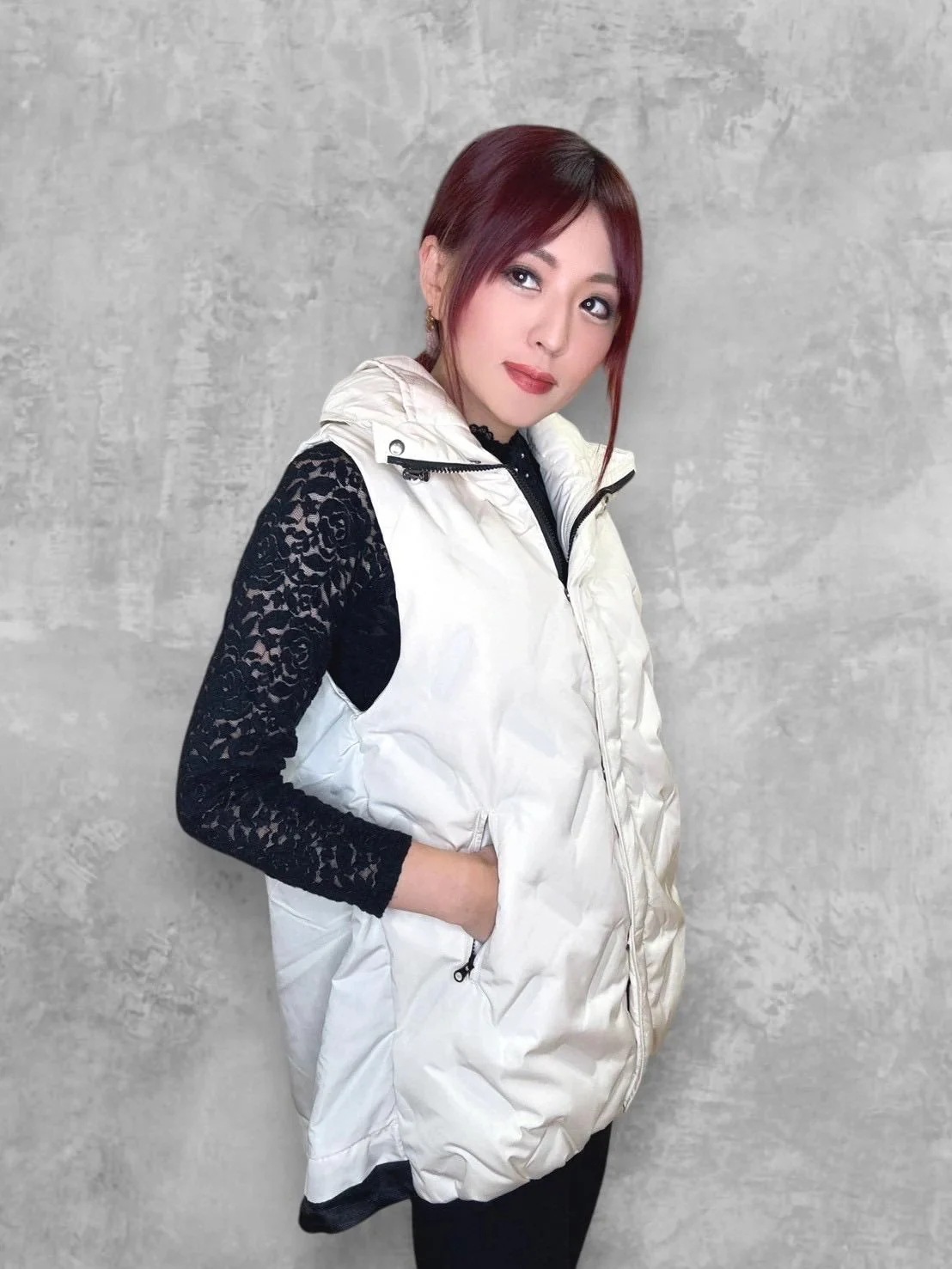 【圧着柄ダウンベスト】高級なホワイトダックダウンを使用したダウンベスト