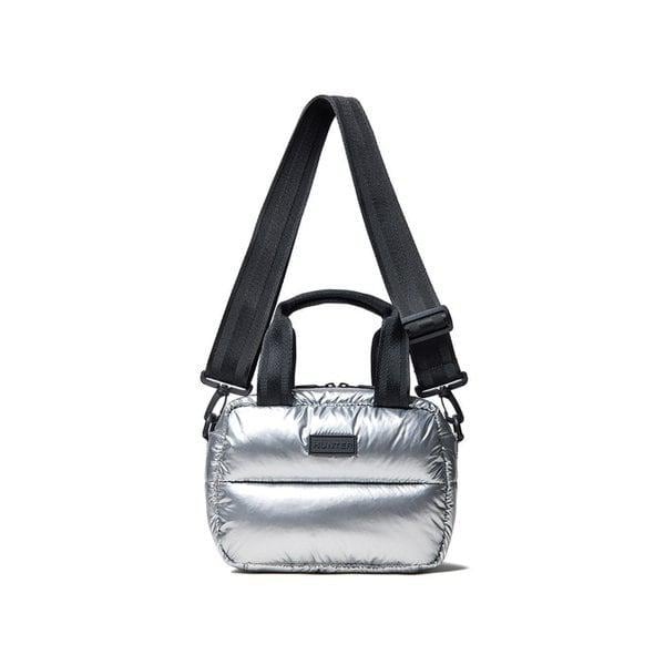 [UNISEX] イントレピッド エクストラ パファー ボストンバッグ - シルバーフォイル UBX5513KBMSOL 16,507円