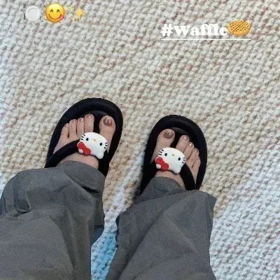 【メガ割】メガ割 3 colors キティちゃん可愛い超柔らかキャラクター SNS大人気拖鞋 キティちゃんカップルスリッパバスルーム滑り止めスリッパビーチスリッパ 8,052円