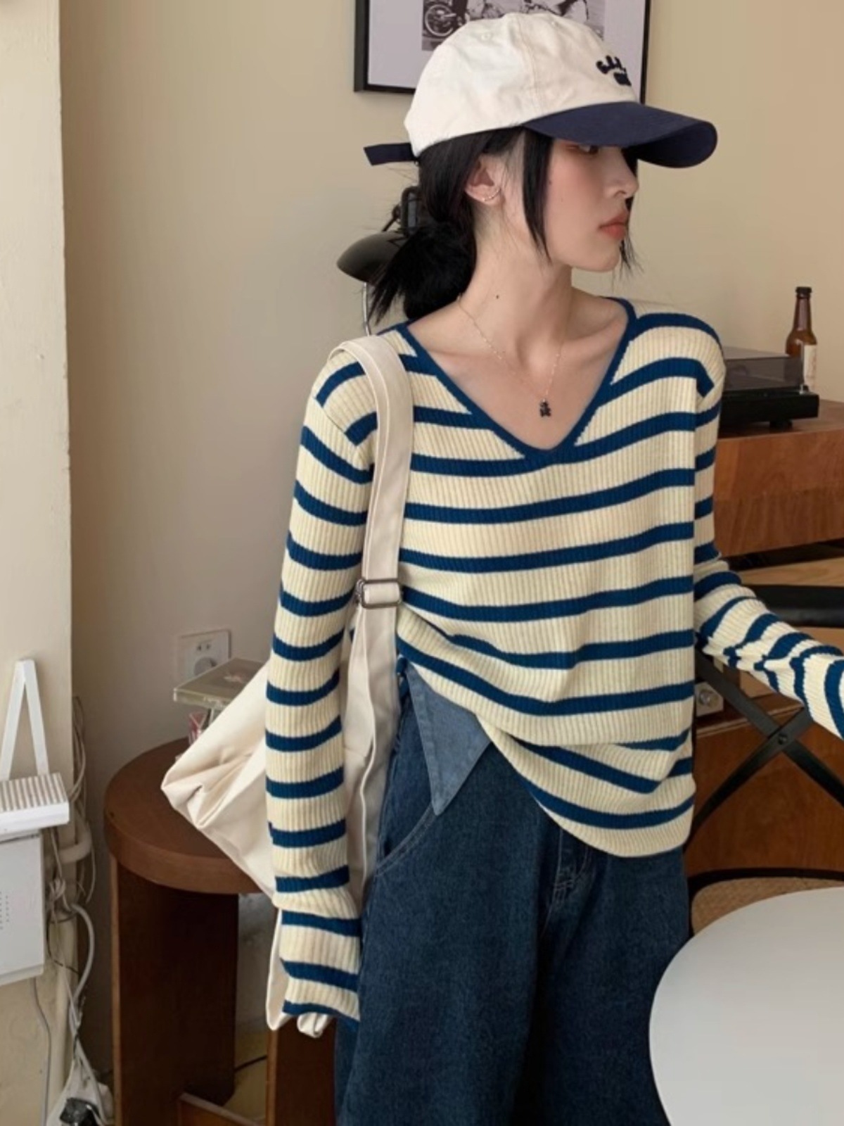 レディース トップス カットソー 長袖 Vネック タイト スリム かわいい 大人可愛い きれいめ シンプル カジュアル おしゃれ ガーリー キュート 無地 ボーダー 春 秋 冬 学生 デート お出かけ