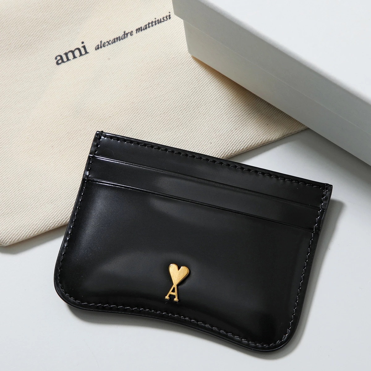 ami paris アミパリス カードケース USL706.AL0139 レディース エナメル パテントレザー ハートロゴ ミニ財布 パスケース 定期入れ 001/NOIR