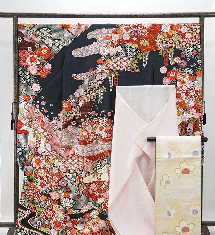 振袖 正絹 匹田四季花貝桶模様 身丈172.5cm 裄丈70.5cm 振袖3点セット リサイクル 中古 着物 e4027 35,800円