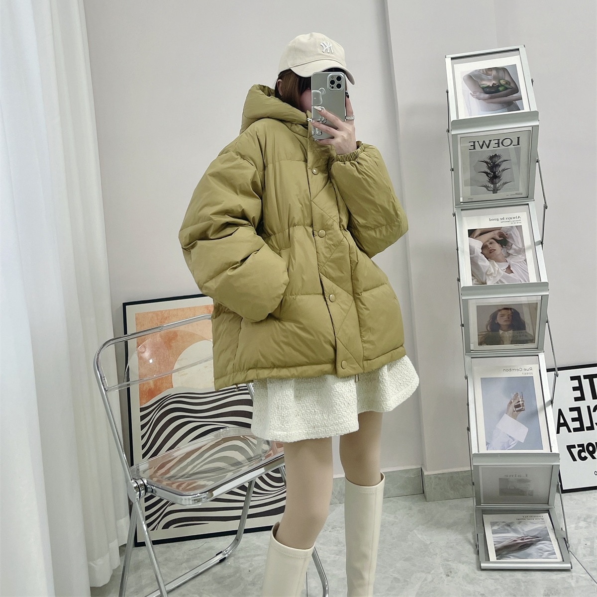 冬は暖かく厚手の帽子付きダウンジャケット