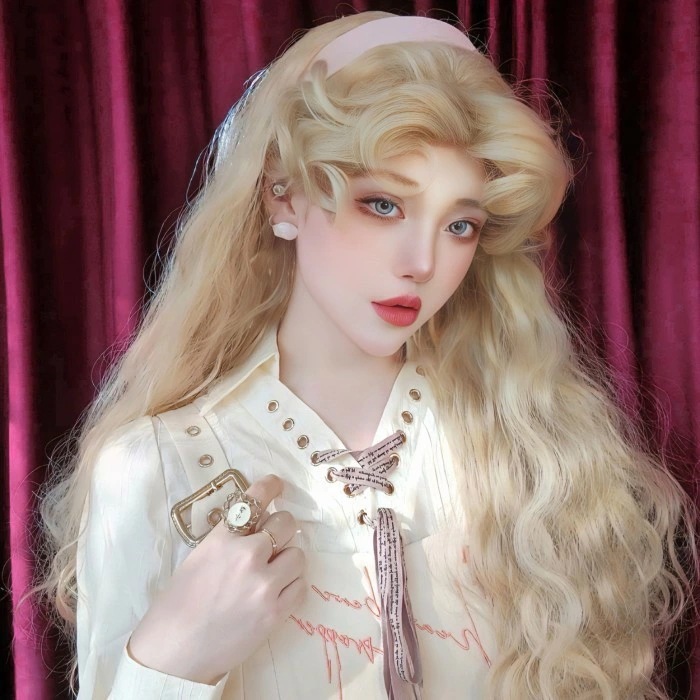 中世の貴族風 巻き毛 ゴールド髪 フルウィッグ かつら 女性 長髪 ロングウィッグ ロングヘア ロリータ lolita 前髪あり 自然 可愛い wig コスプレ 耐熱ウィッグ 小顔効果 コスチューム