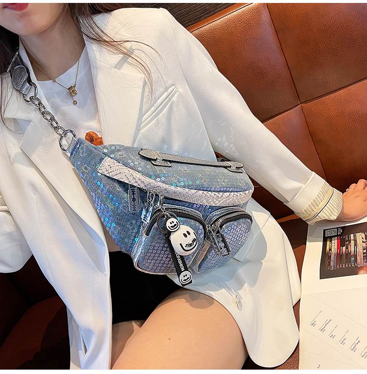 最終値下げ2色 メッセンジャーバッグ ボディバッグ スマイル チャーム スパンコール キラキラ 個性的 カジュアル ジッパー ファスナー ストラップ 小さめ 小さい 黒 緑 シルバー ブルー 銀 青