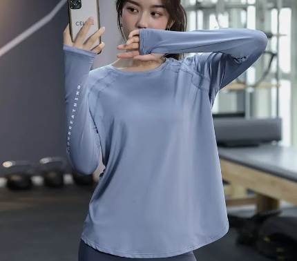 トップス Tシャツ スポーツウェア 袖あり 長袖 ストレート ワイド 伸縮性 速乾性 大人可愛い シンプル カジュアル おしゃれ お洒落 かっこいい 大人女子 スポーティー キュート クール 無地 春