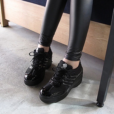 9cm 厚底スニーカーしっかり作りでパンツにもスカートにも合わせやすいデザイン22.5サイズ26まで対応