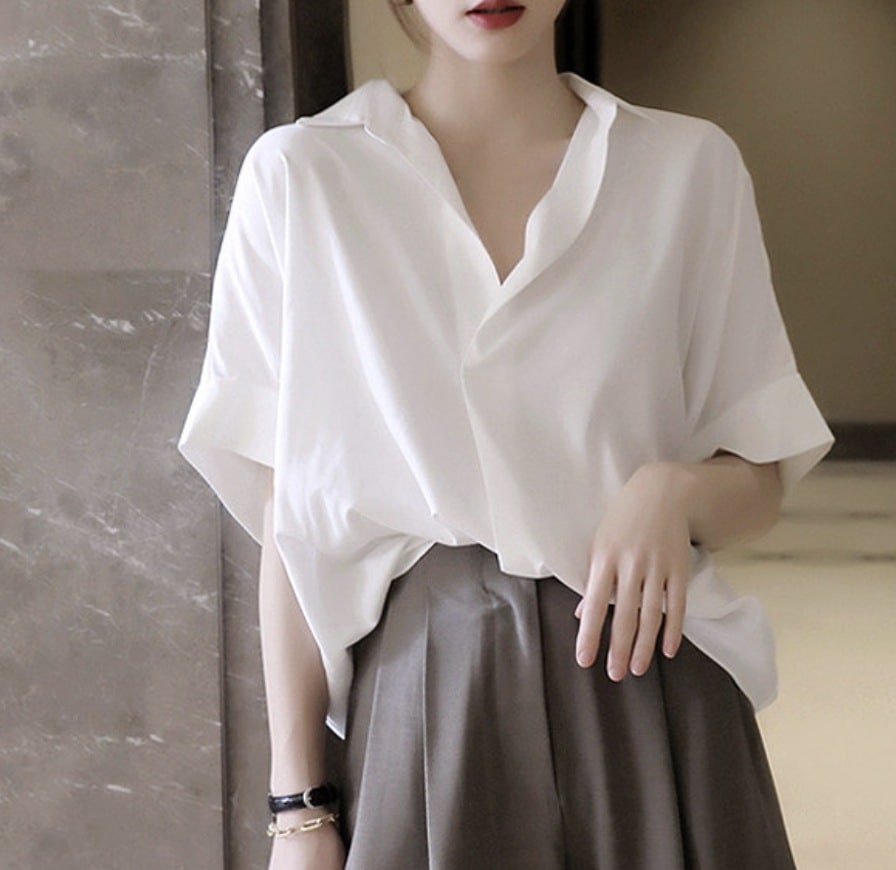 トップス シャツ ミディアム丈 ミドル丈 袖あり 半袖 5分袖 五分袖 襟付き ポロカラー ストレート ワイド シフォン 前開き ボタン 可愛い かわいい きれいめ シンプル カジュアル 大人 上品