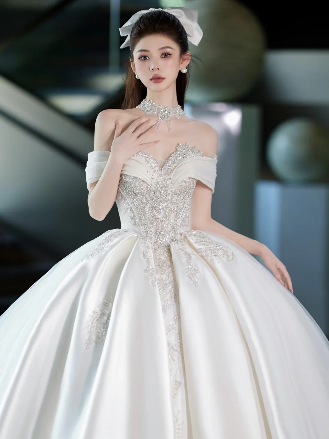 サテンのウェディングドレスの花嫁2025ワンショルダーメインヤーンプリンセスヘビーワークススモールハイエンドテクスチャ