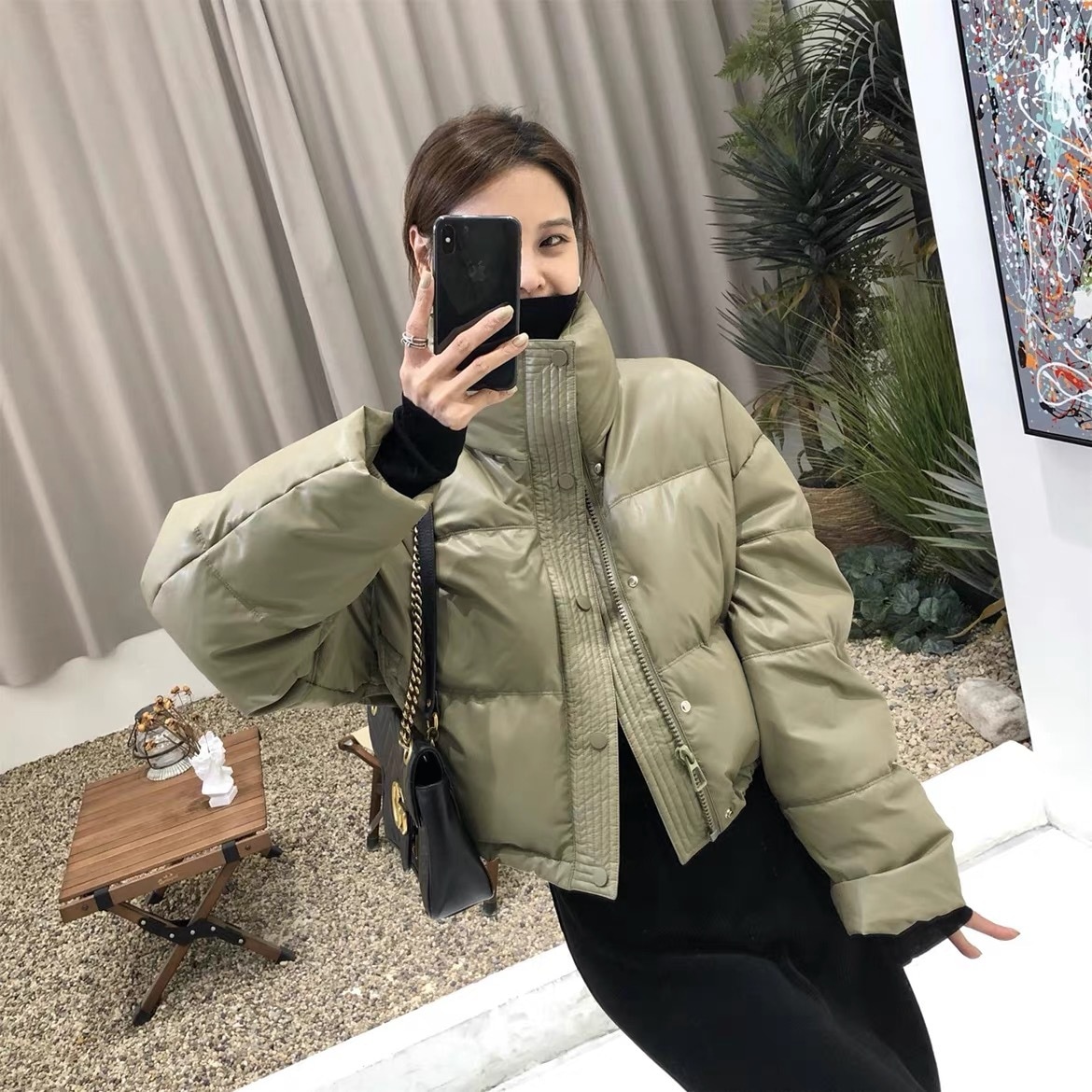 2023新平湖ダウンジャケットレディースショートノーウォッシュpuレザースタンドカラー肥厚パンジャケット小剣道ジャケット