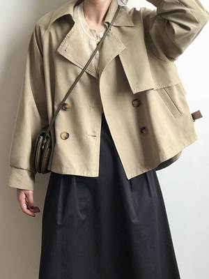 ショート丈 トレンチコート レディース ジャケット アウター 上着 ショート 長袖 Vネック 襟付き 角襟 ポケット 前開き ボタン かわいい 大人可愛い シンプル カジュアル おしゃれ こなれ感 無