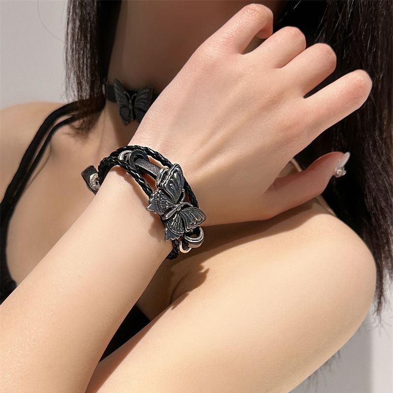 フォクシー　アンティーク調　バングル　ブレスレット インディアンジュエリー、ファザーブレスレット、フェザー型