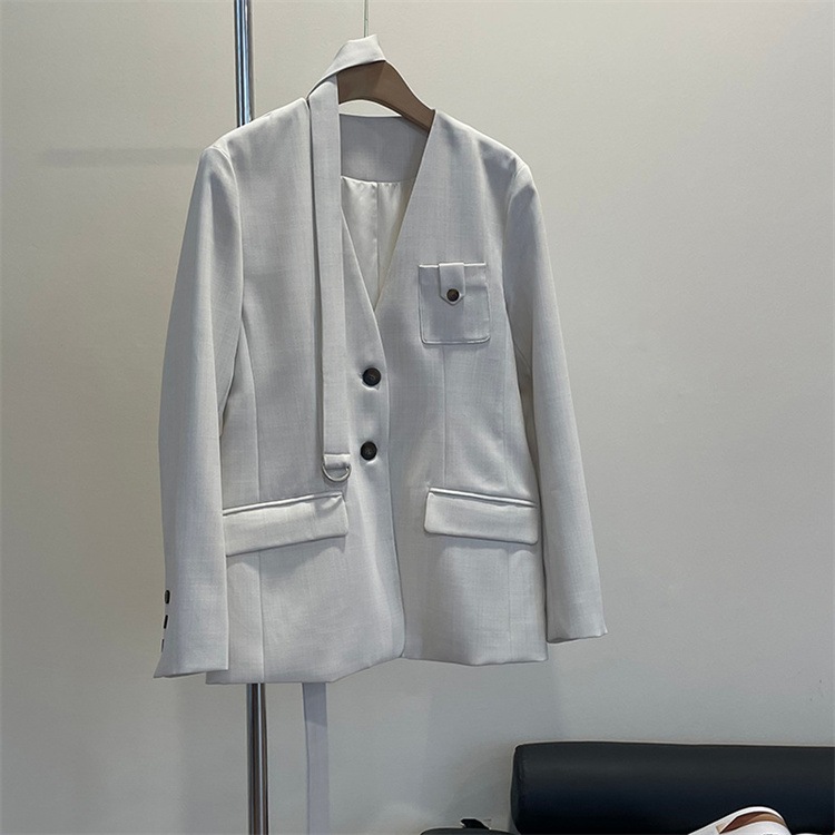 韓国ファッション 2025年春 新作 レディースカジュアルVネックテーラードジャケット 上品トレンドスタイル 5,232円