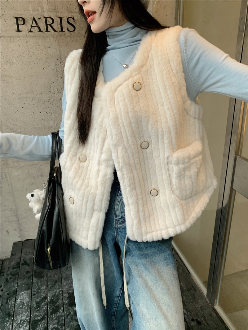 ニットベスト レディース ベスト Vネック ノースリーブ ケーブルニット アウター もこもこ ポケット 前開き ニット 厚手 シンプル レトロ こなれ感 無地 春 秋 冬 レディース お出かけ 休日