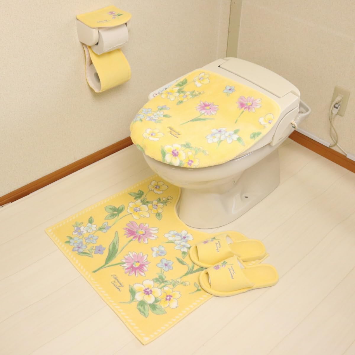 トイレマット 4点 セット 日本製 北欧 おしゃれ 洗浄暖房型 普通型 兼用 ドレニモ イエロー 金運の黄色 風水 トイレマットセット 4点セット フタカバー ペーパーホルダーカバー スリッパ マット