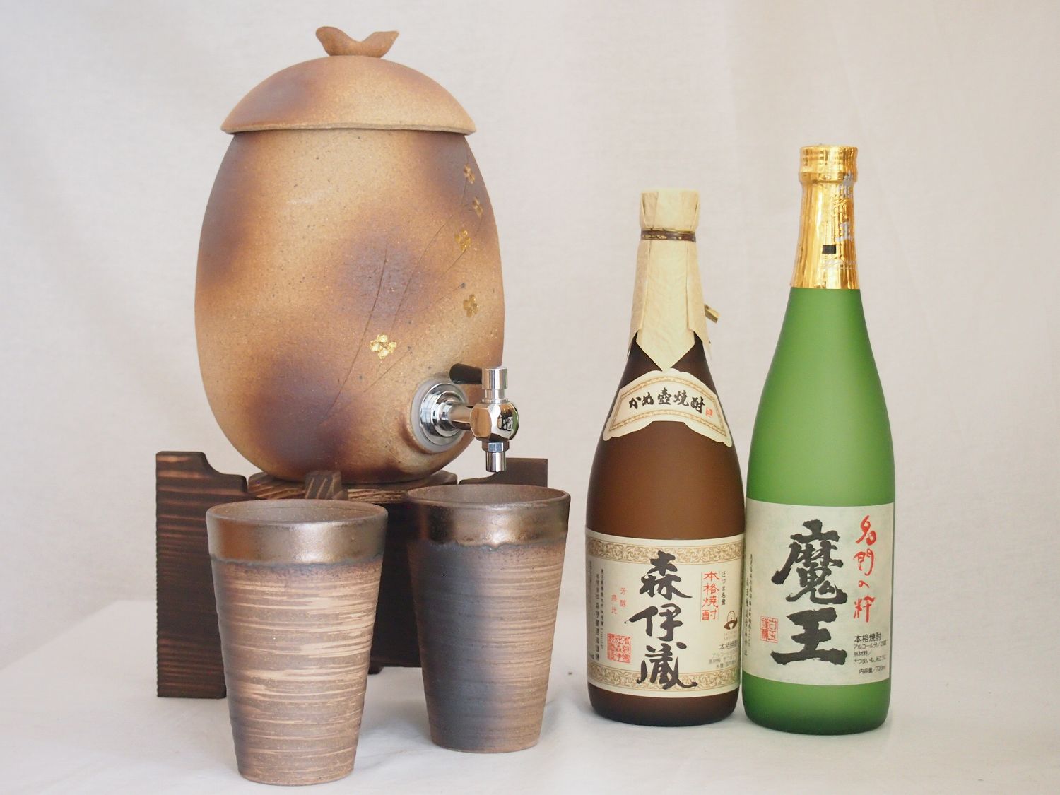 信楽焼明山窯　焼酎サーバー　火色金小紋　2200ｃｃ(滋賀県)+萬古焼備前金彩焼酎ペアカップ(三