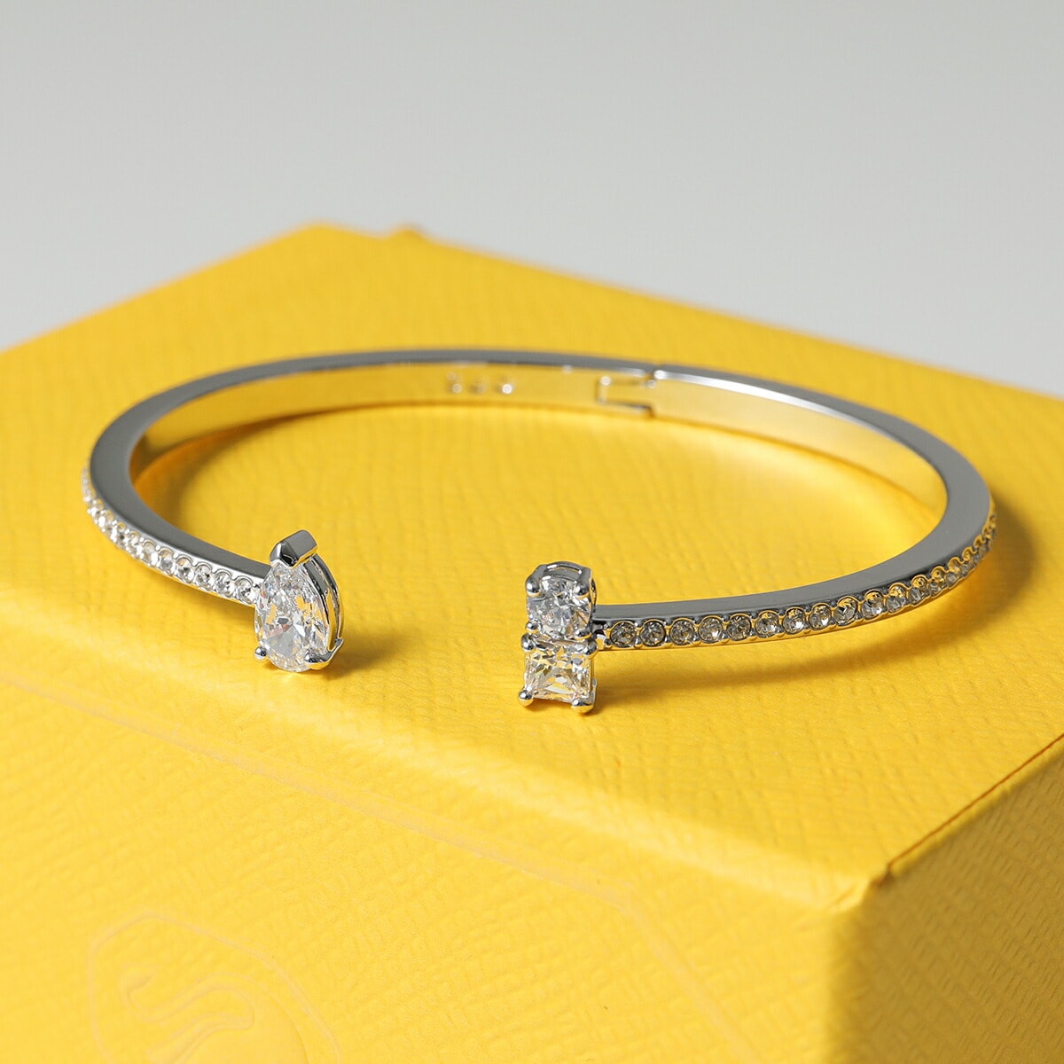 SWAROVSKI スワロフスキー バングル Mesmera メスメラ 5556912 5572667 レディース クリスタル アクセサリー CZWH/RHS