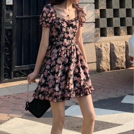 花柄ワンピース ブラック ワンピース ミニ スリム 細身 ストレート スマート かわいい きれいめ