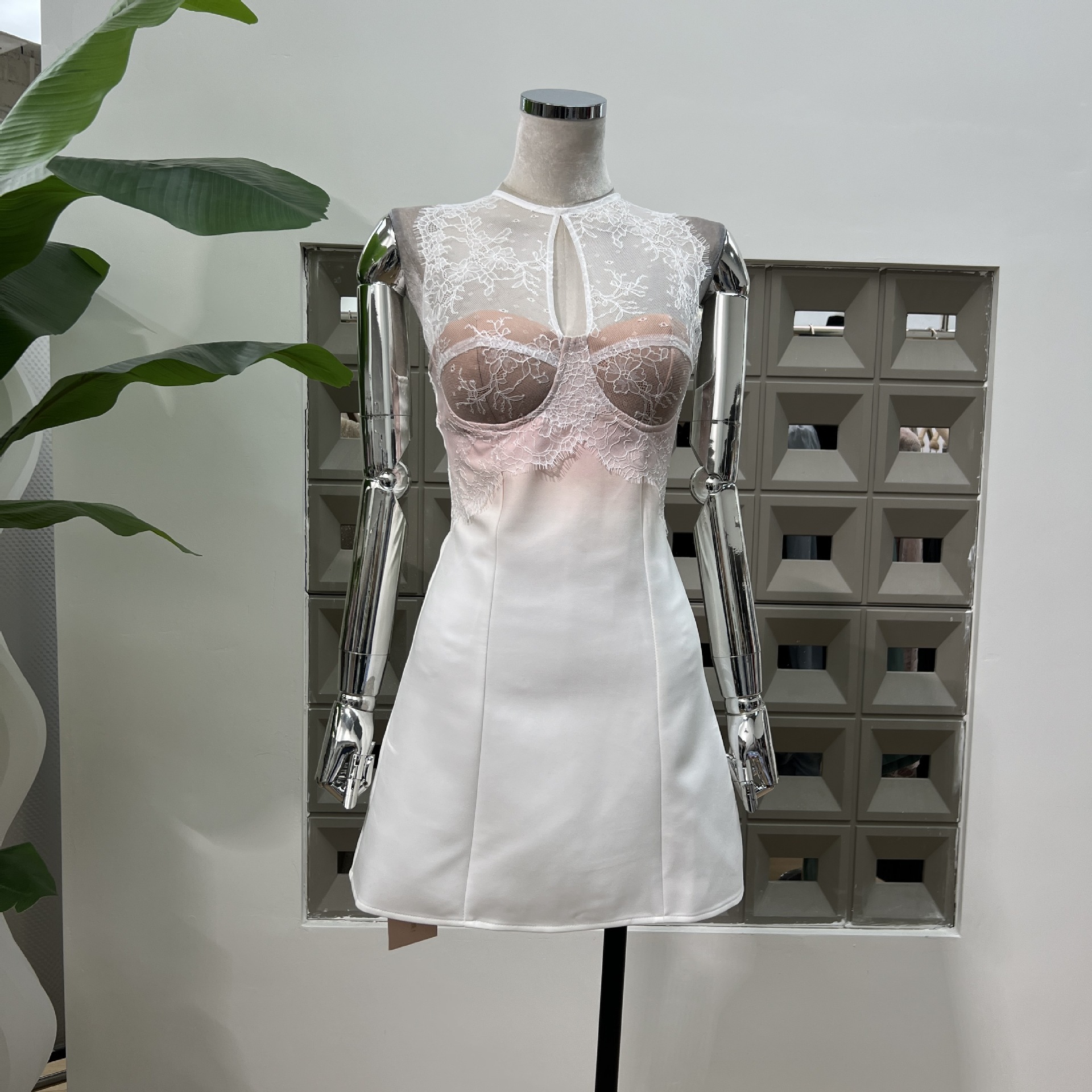 高級感春夏女神風情知的独特な透かし彫りグラデーションレースの偽ワンピース