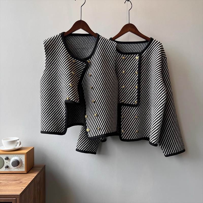 アウター ジャケット ベスト ジレ レディース 袖なし ノースリーブ 長袖 フェミニン 前開き コンサバ ボタン ツイード かっこいい レトロ こなれ感 ガーリー エレガント モダン 存在感 フォーマ