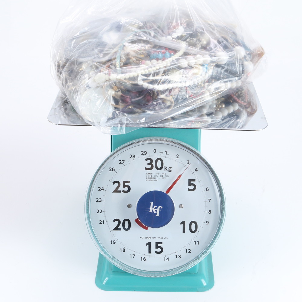 アクセサリー 大量 まとめ 総重量 約 3.2kg ジュエリー ペンダント ゴールド シルバー バレッタ ネックレス レディース EEE DZ4-1 中古