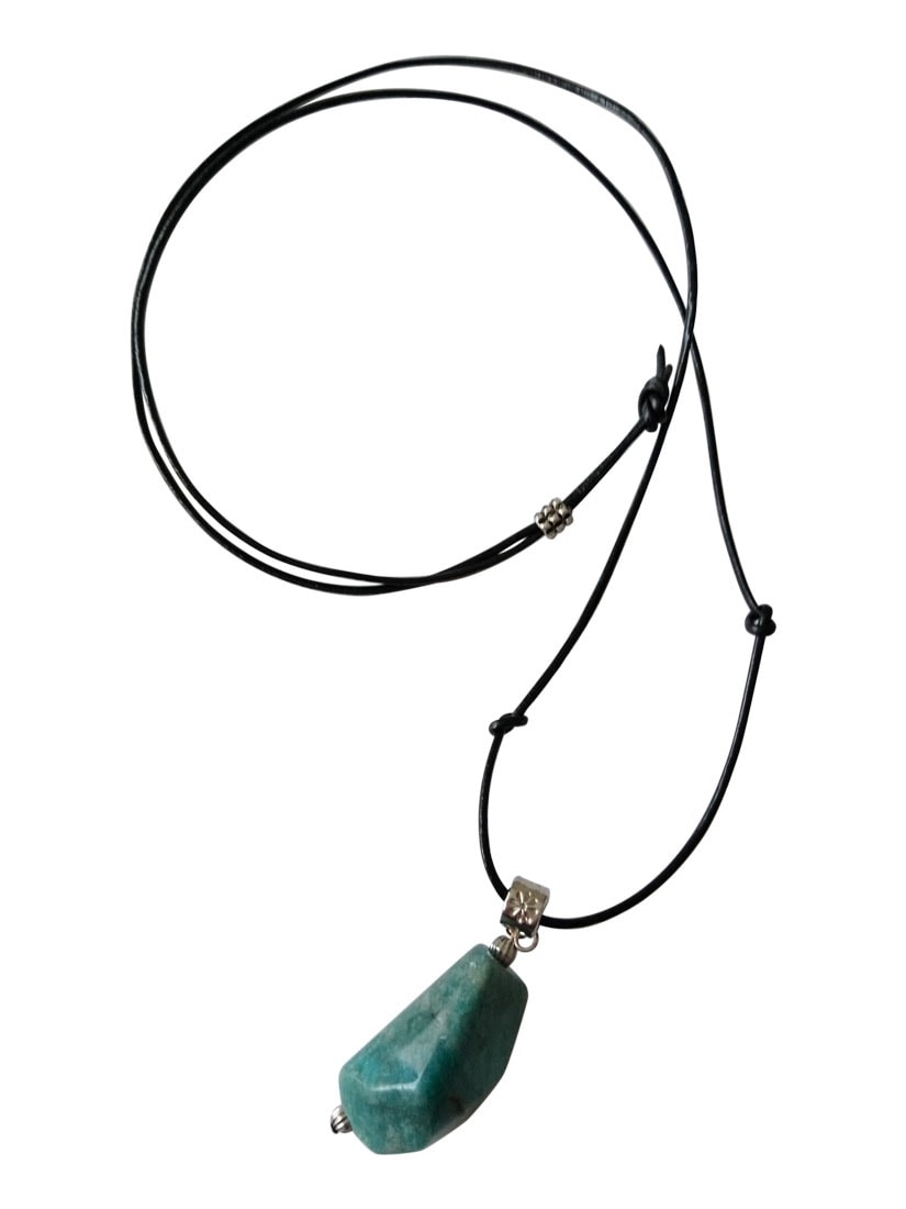 レザーネックレス 天然石大粒アマゾナイト本牛革ロングネックレス ジュエリーケース付