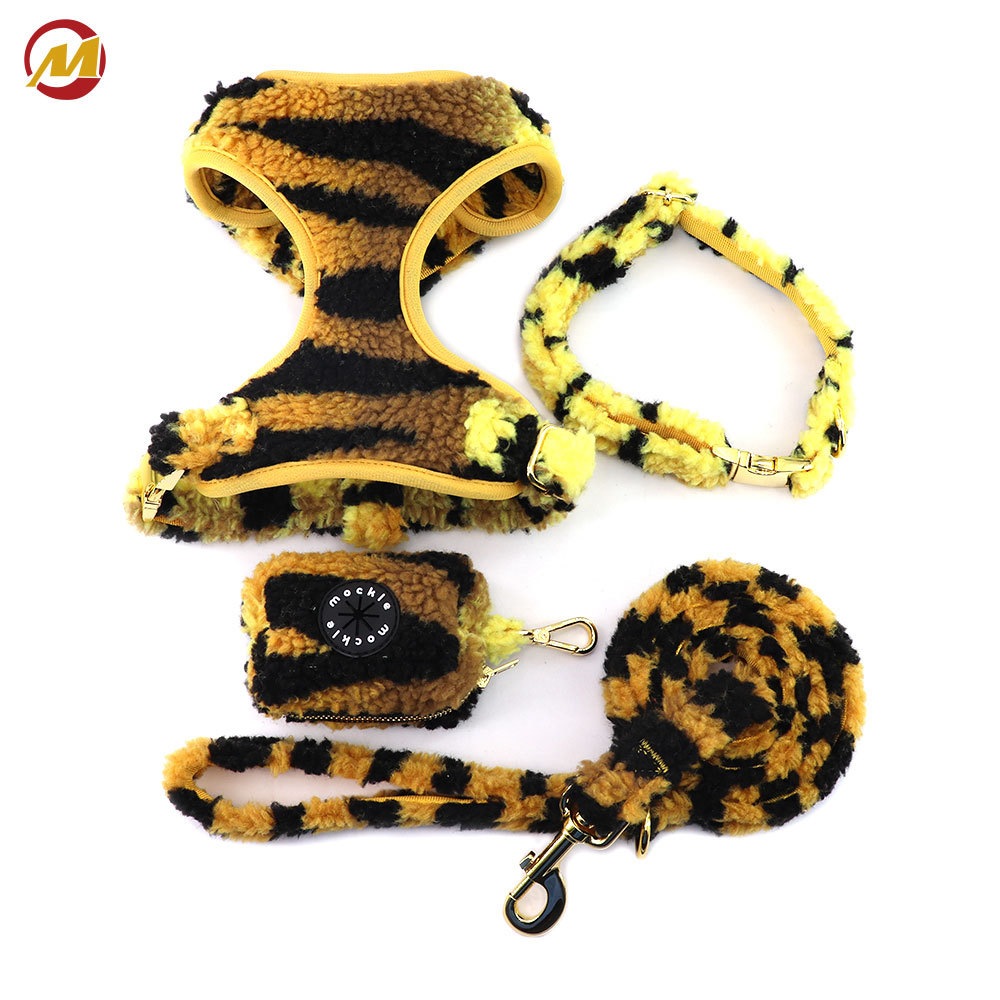 新しい猫と犬の供給犬の牽引セットペットチェストストラップベストスタイルのヒョウ路面牽引脚の快適