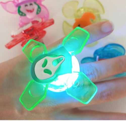 ハロウィーンライトコマリングx 16個面白いおもちゃパーティー小道具グループギフトイベントプロモーション