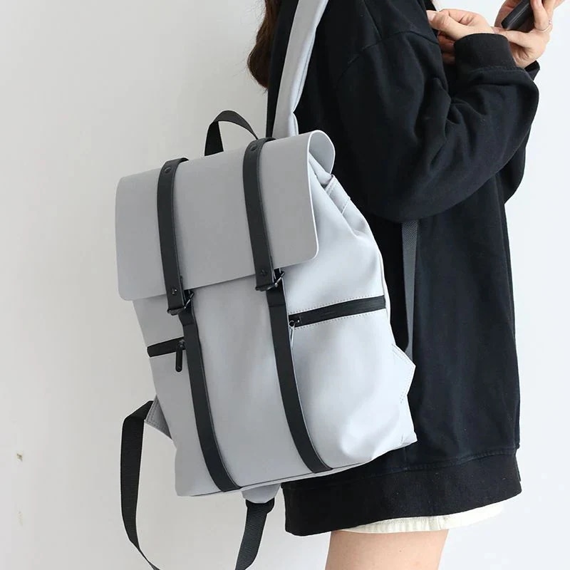 即納 ニッチデザイン 大容量 原宿系 シンプル 汎用性 プレミアム感 PU 英伦風 リュック フラップ バックパック 母の日 バックパック 人気商品