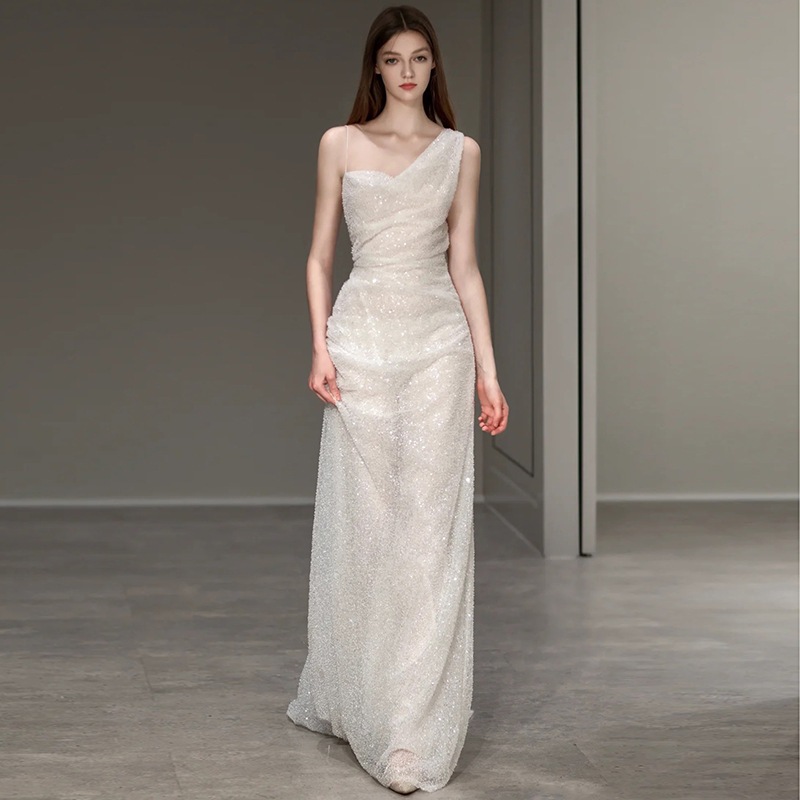 フランス式の軽いウェディングドレスの新型森系の超仙の細いフラッシュの新婦は結婚して外に出ます