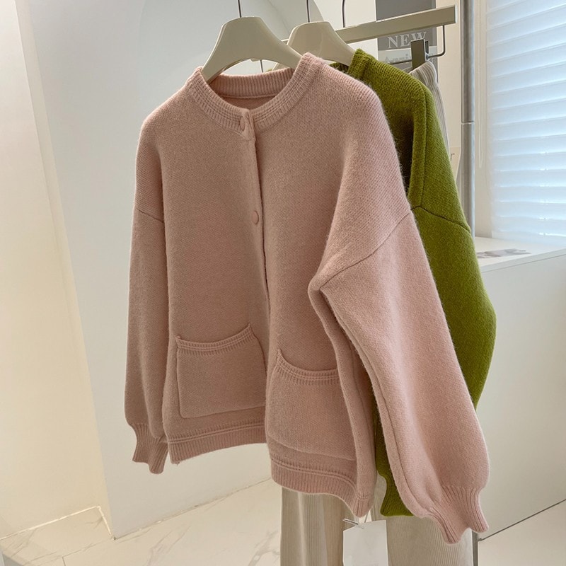 優しいピンクのカーディガンセーター！秋冬のソフトでワックス状の多目的ラウンドネックスリミングニットベースボールジャケット女性用学生トップス