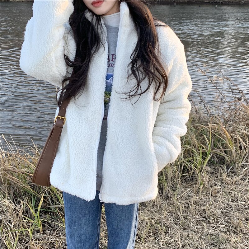 3色 アウター ジャケット 冬 かわいい 暖かい もこもこアウター ショート丈 長袖 萌袖 ハイネック もこもこ ふわふわ ファスナー ポケット 前開き ホワイト ブルー ピンク ワンサイズ 大人可愛