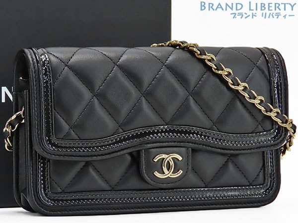 新古品シャネルマトラッセフラップフォンケースチェーンショルダーバッグショルダーウォレットブラックゴールド金具