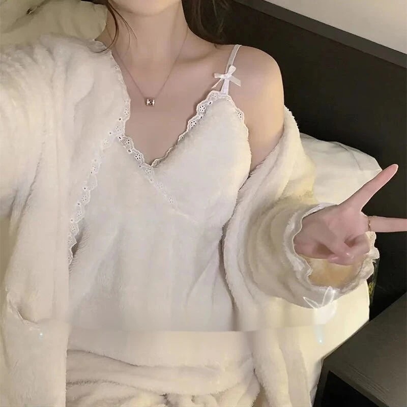 カップ付きインナー のセクシーな新パジャマ女性キャミソールスリーパーふわふわ長毛の3点セット韓国版厚手保温セット ゆったり