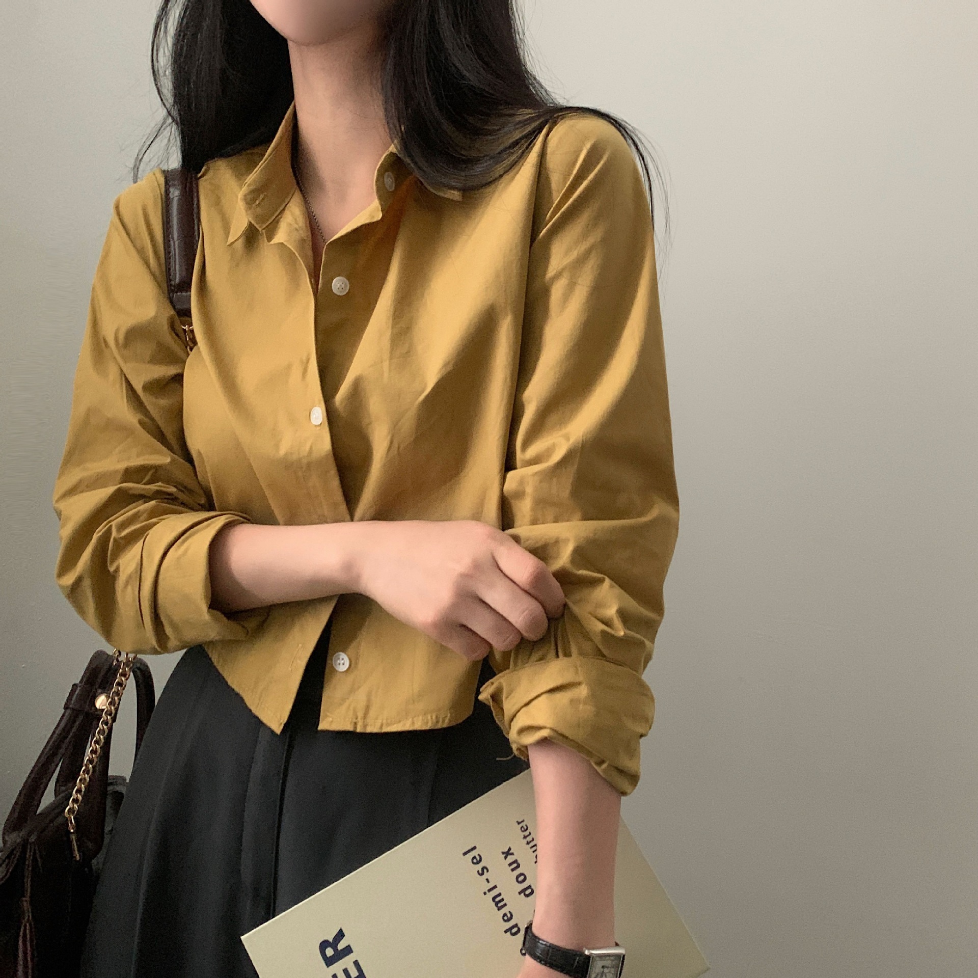 【1つ買うと10つ無料】小さな基本的な女性のシャツ短袖のベースシャツ春と秋