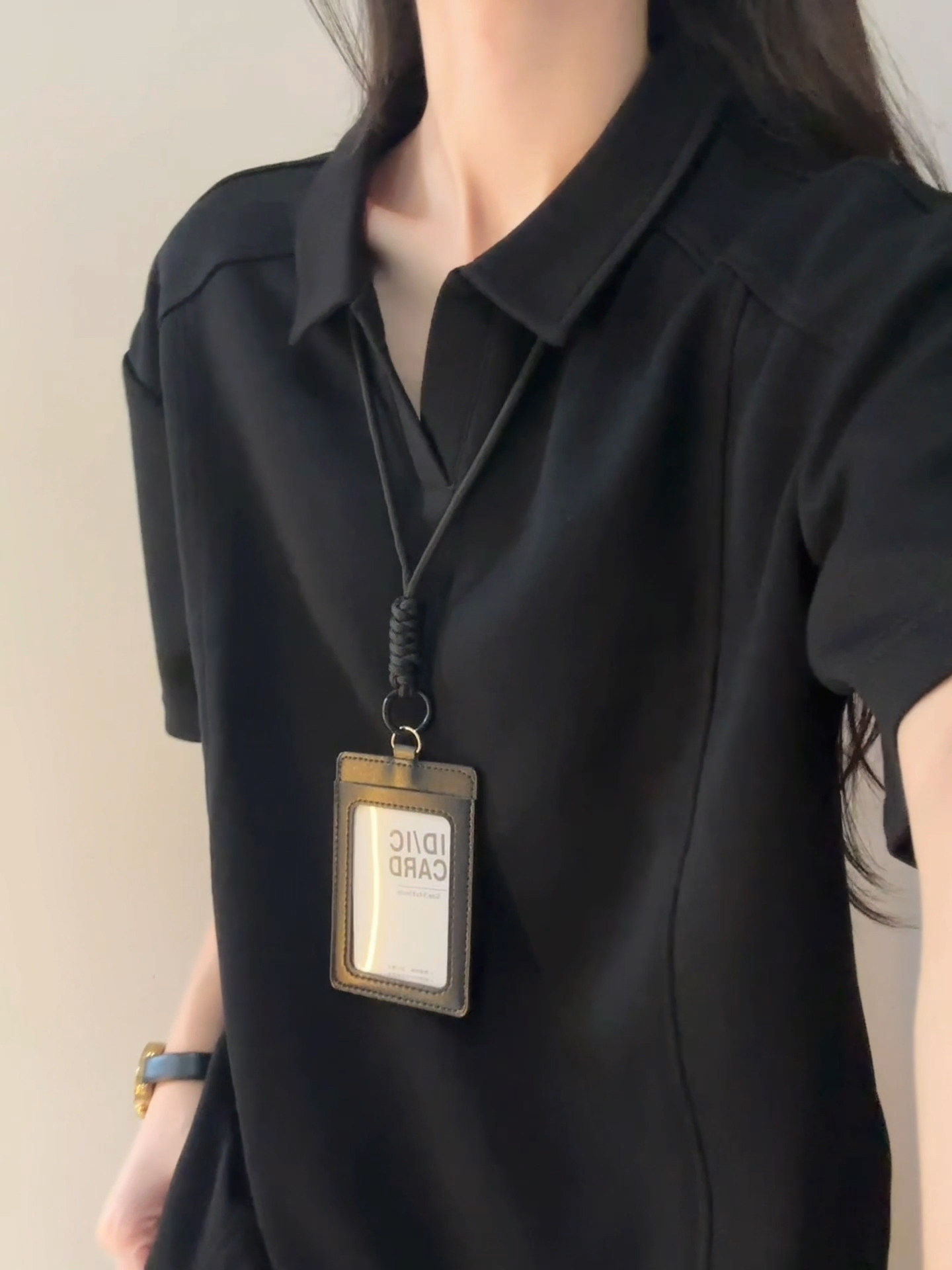 黒の襟付き半袖ポロシャツメンズ夏用ストレートショルダーTシャツゆったりとした半袖カップル用Tシャツ
