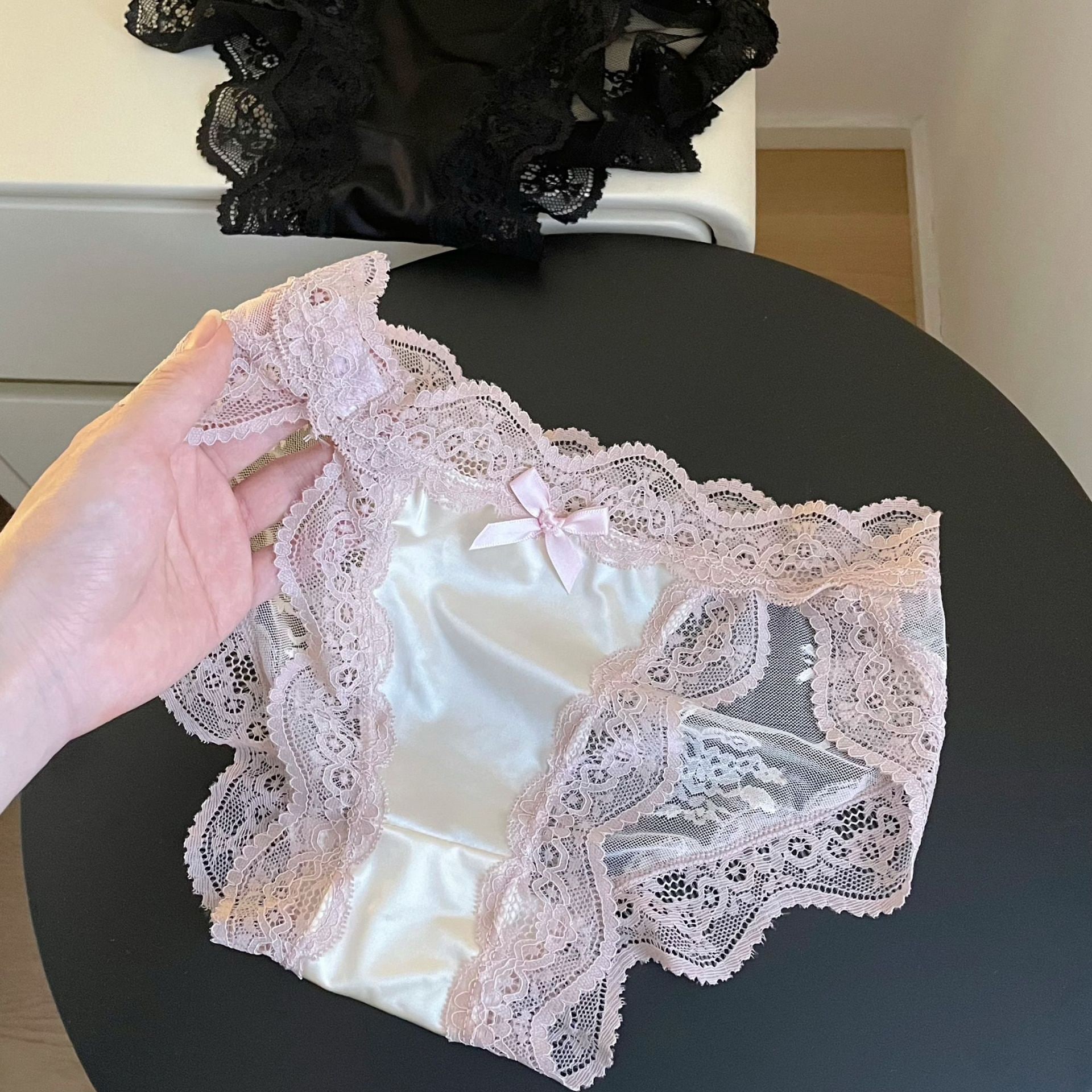 【1点ご購入 で10点プレゼントいたします】レースパンツ女性用薄手リボンサテン通気性少女高開叉低ウエスト三角パンツ