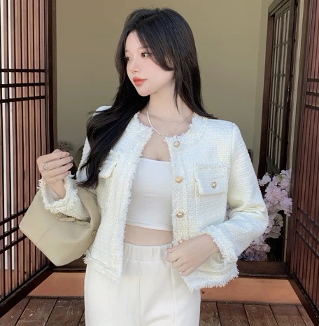 トップス アウター コート ジャケット ショート丈 袖あり 長袖 ラウンドネック ストレート 前開き ボタン かわいい 大人可愛い きれいめ シンプル 大人 上品 おしゃれ お洒落 大人可愛い