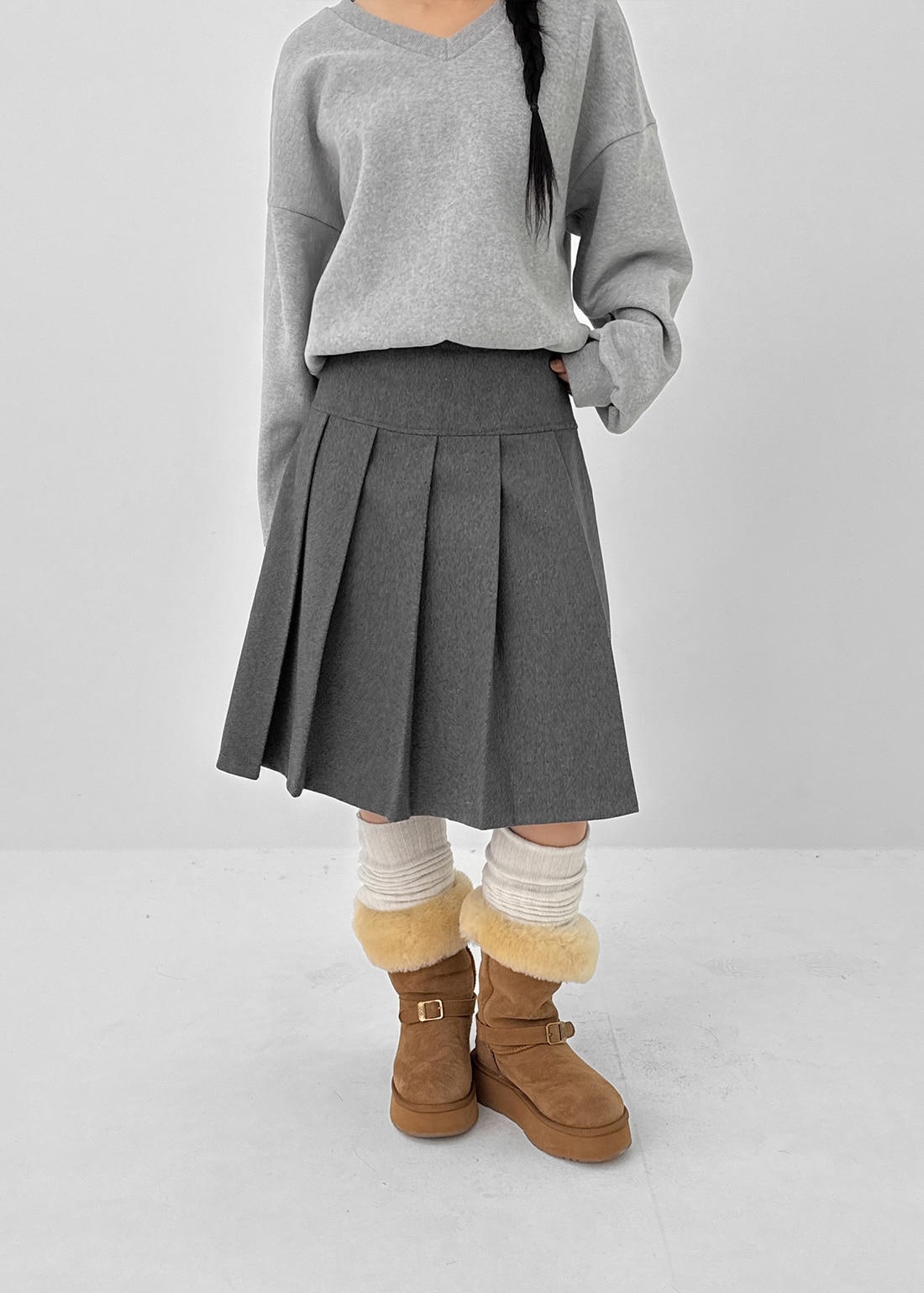膝丈ウールプリーツミディスカート