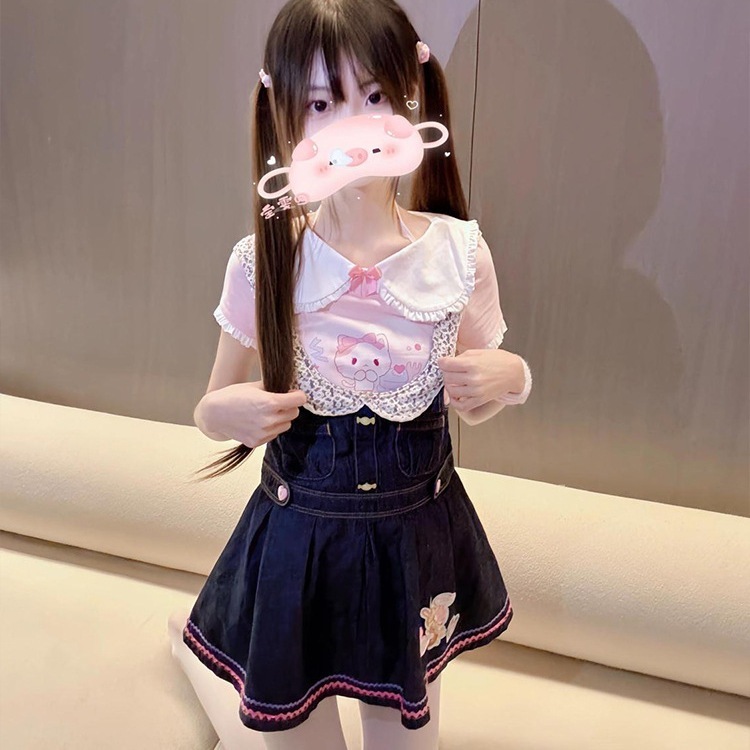 韓国風のキュートなガーリープリントのトップスとレトロなレースのパッチワークデニムのオーバーオールスカート女性のためのスタイリッシュな夏セット