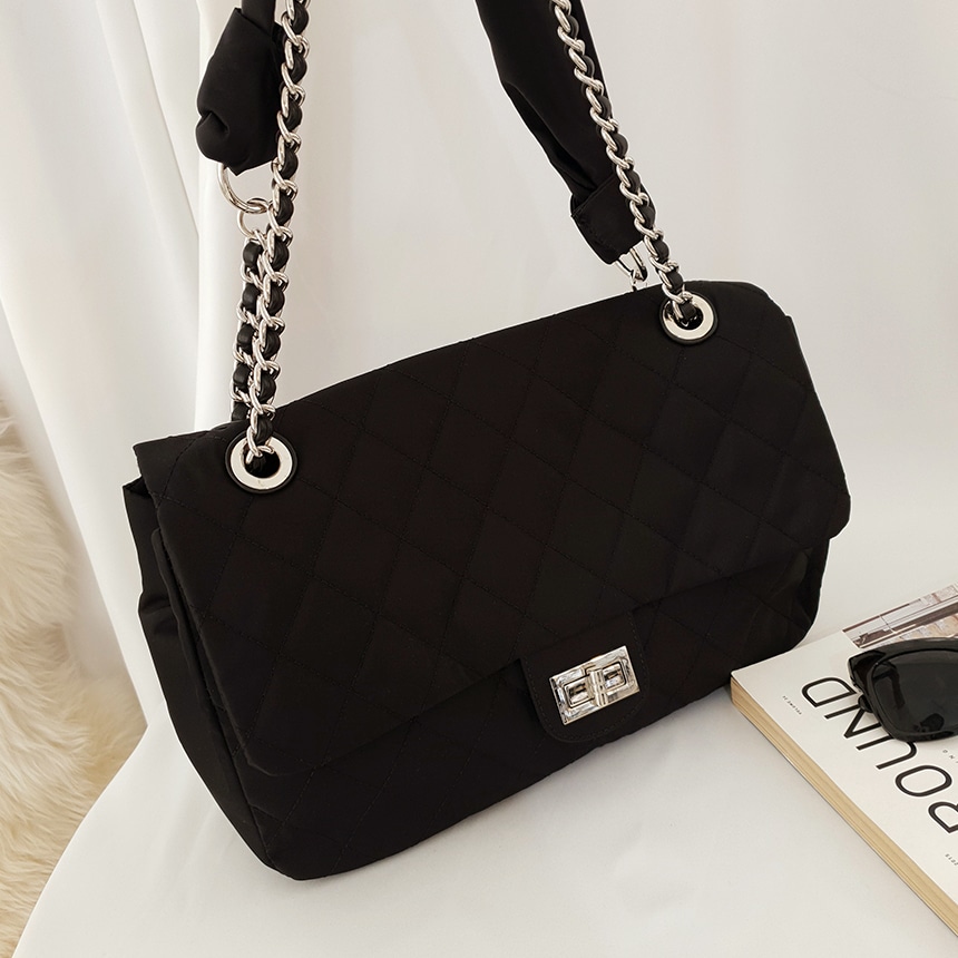 ボルドーキルティングチェーンバック