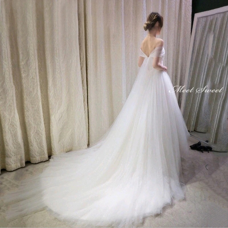 ウェディングドレス 花嫁 二次会ドレス ウエディングドレス 結婚式 新婦 ロングドレス Aラインドレス トレーンドレス オフショルダー 白 オフホワイト 海外挙式 披露宴 ブライダルドレス チュール